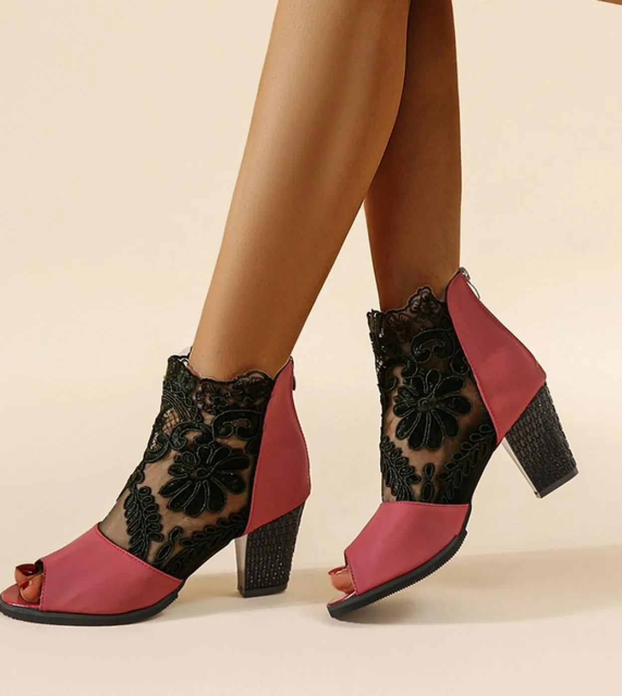 2022 Nuove Donne di Modo di Estate Sandali Casual Elegante Tacco Medio Scarpe da Donna Tacchi Alti Maglia di Pizzo Tacchi Alti d