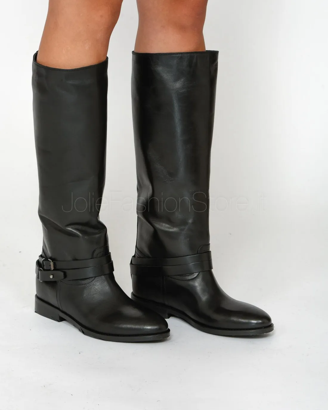 ---------------  ---------------  ---------------  ---------------  --------------Black Boot Strategia------