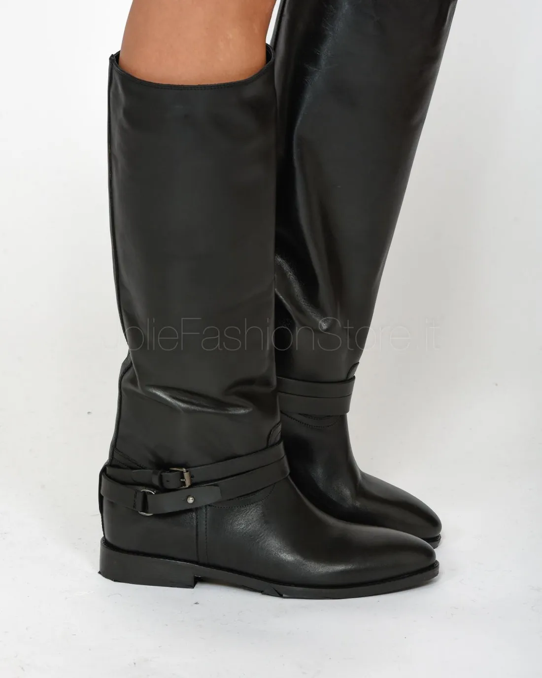 ---------------  ---------------  ---------------  ---------------  --------------Black Boot Strategia------