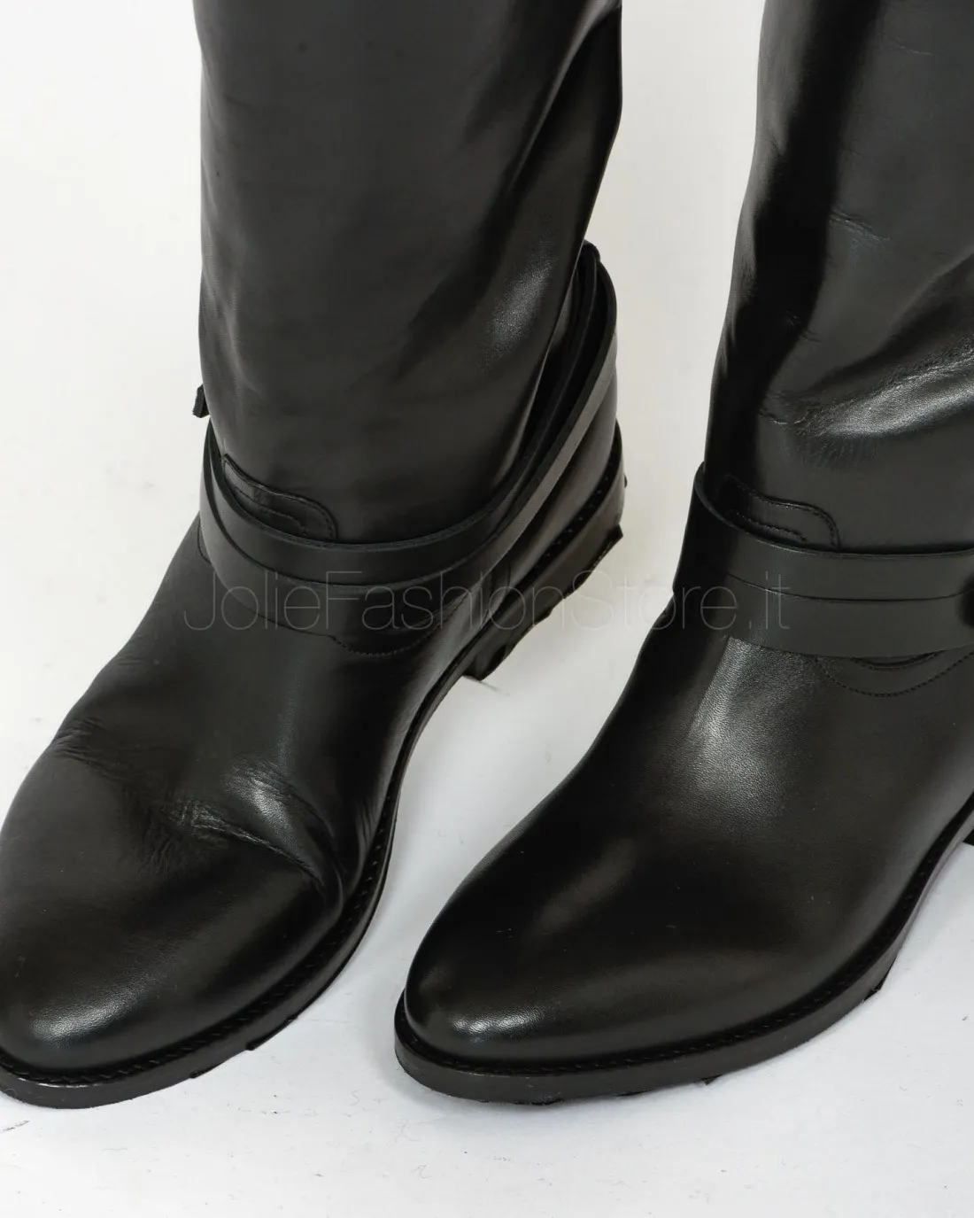 ---------------  ---------------  ---------------  ---------------  --------------Black Boot Strategia------