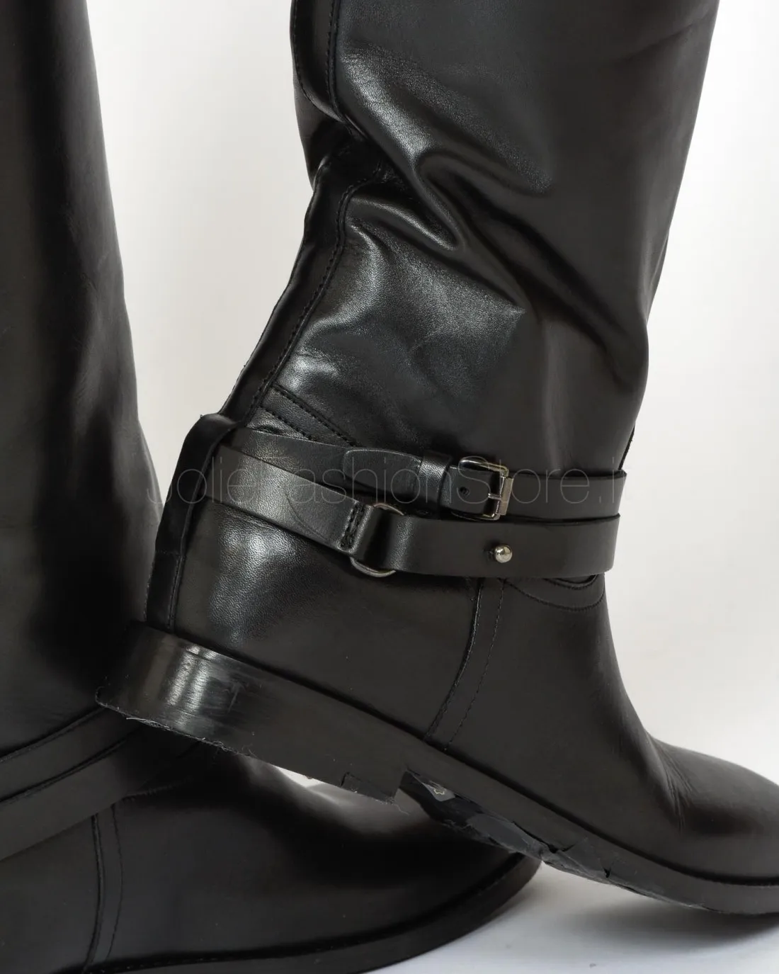 ---------------  ---------------  ---------------  ---------------  --------------Black Boot Strategia------