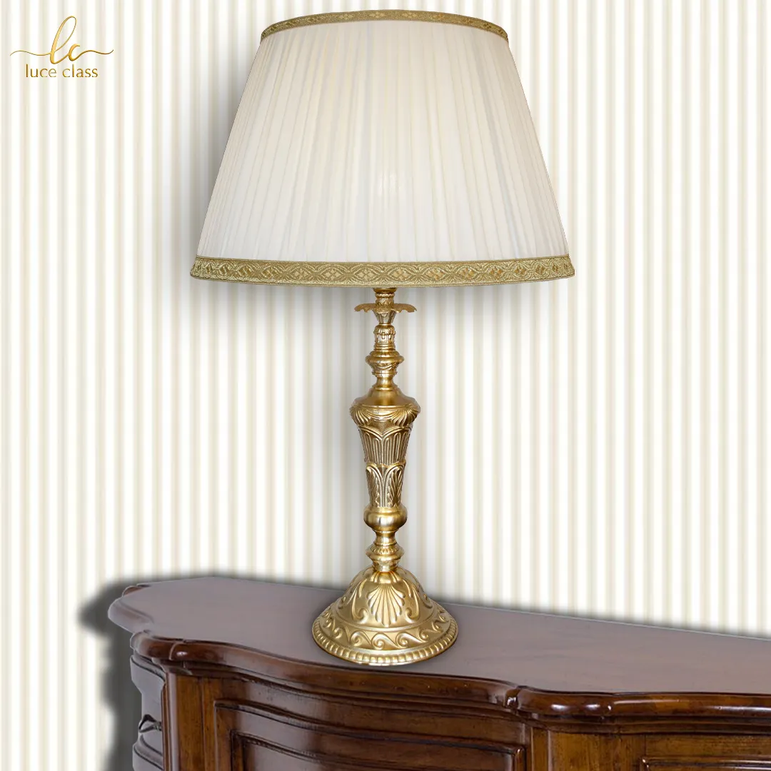 Luceclass | Prestigiosa lampada in ottone pesante con paralume in seta e organza (cod. C625)
