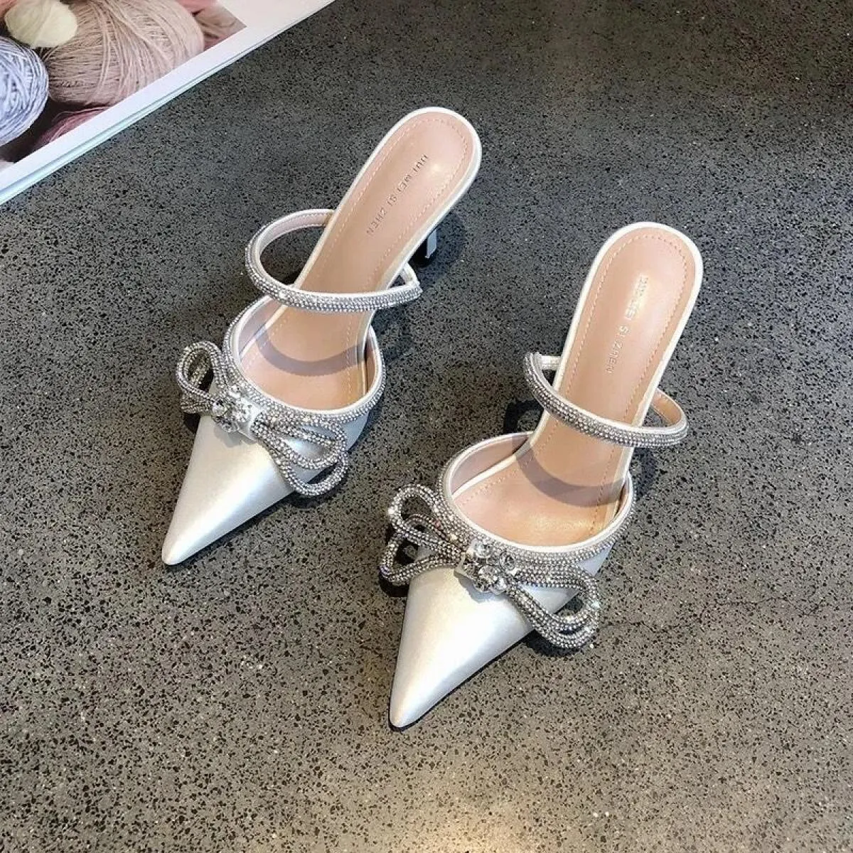 Moda estiva strass diamante farfalla nodo sandali tacchi alti pantofole a punta pompe da donna festa matrimonio Bling