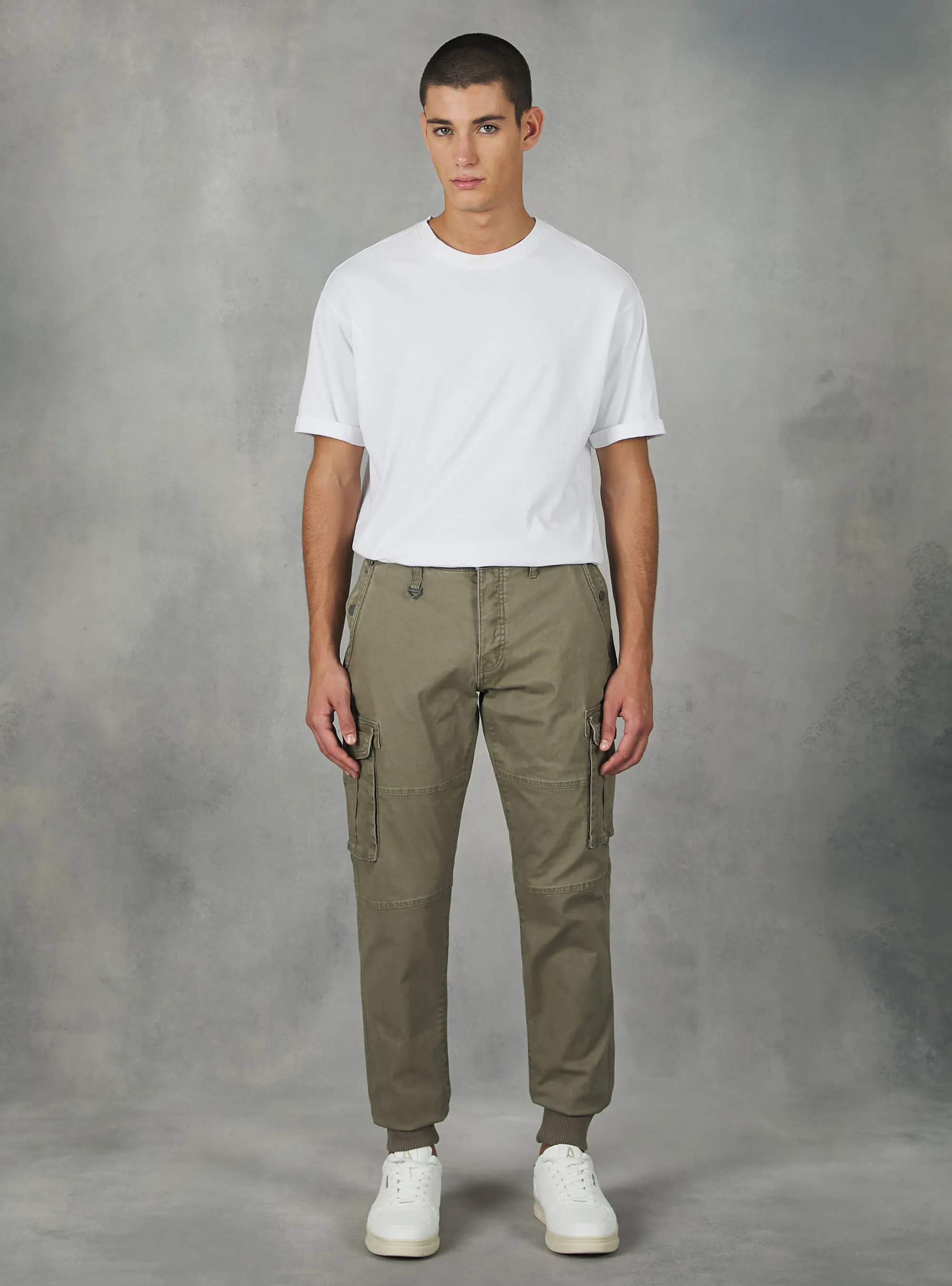 Pantaloni cargo in cotone con elastico